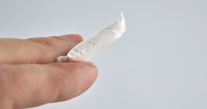 Holding Zyn between two fingers